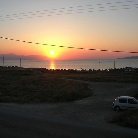 Apartment Next To The Sea In Poseidonia Posidhonía Екстериор снимка